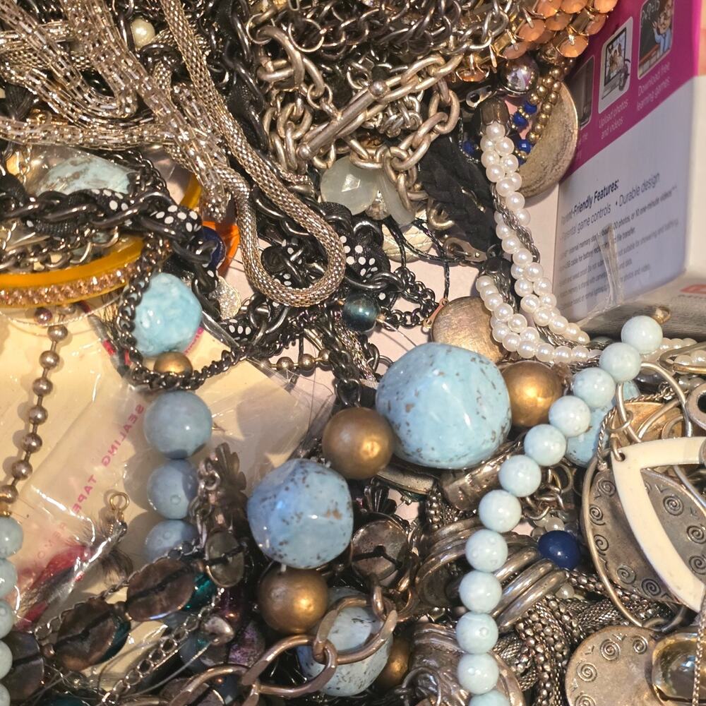 4 Lbs Junk Jewelry Lot Broken Tangled Repurpose Repair Vintage To Now SKU 3421 - Picture 4 of 6